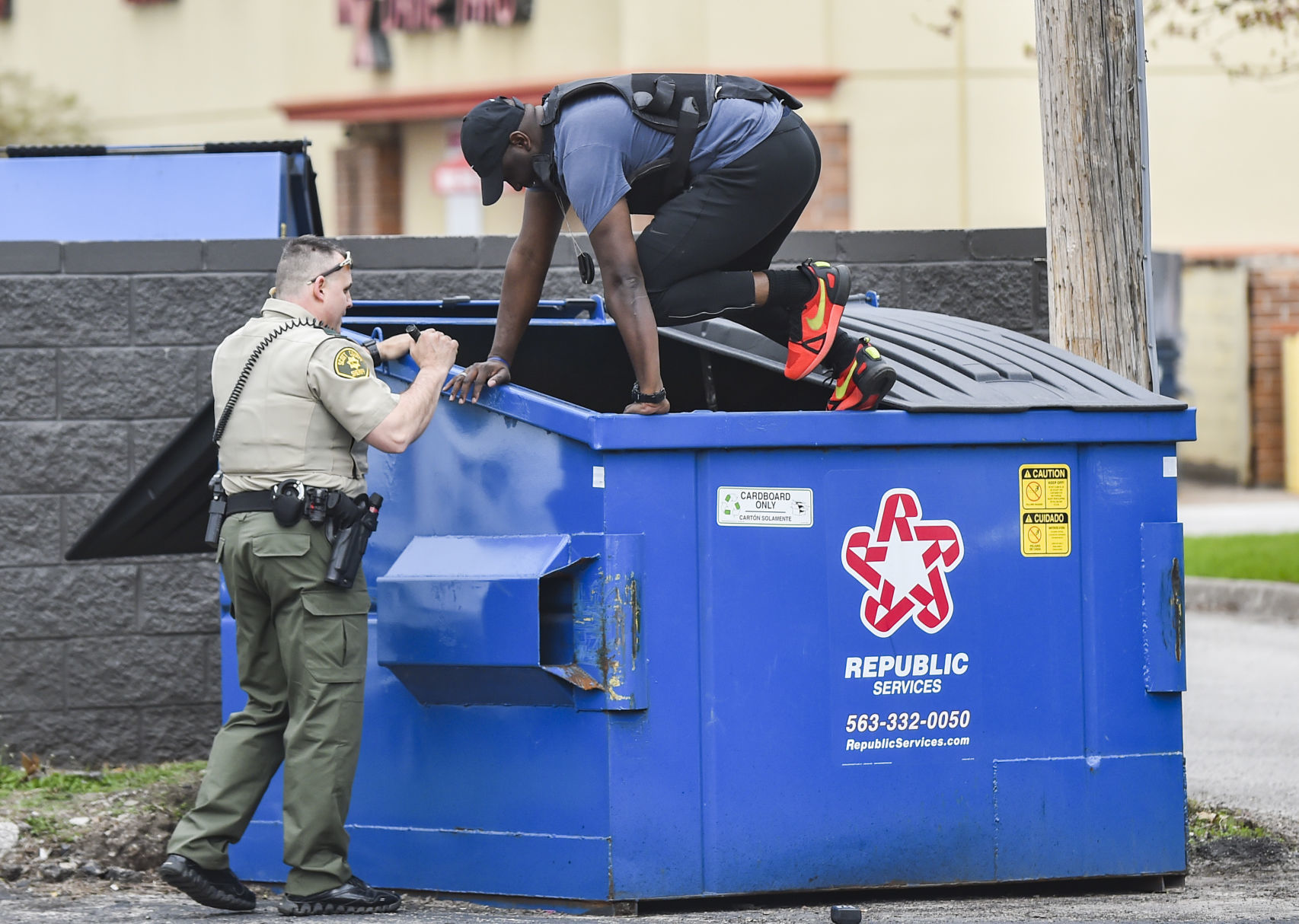 042619-mda-nws-officer-shot-jg-05.jpg